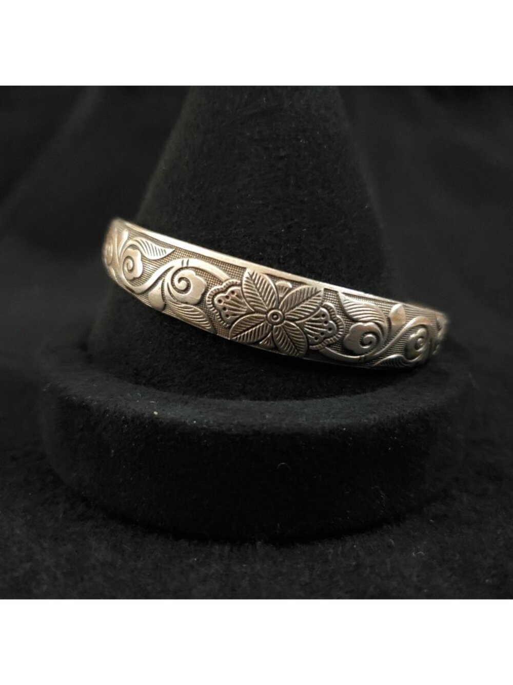 Vintage Bangle Bracelet Etched Floral Silver Tone 8" .5"